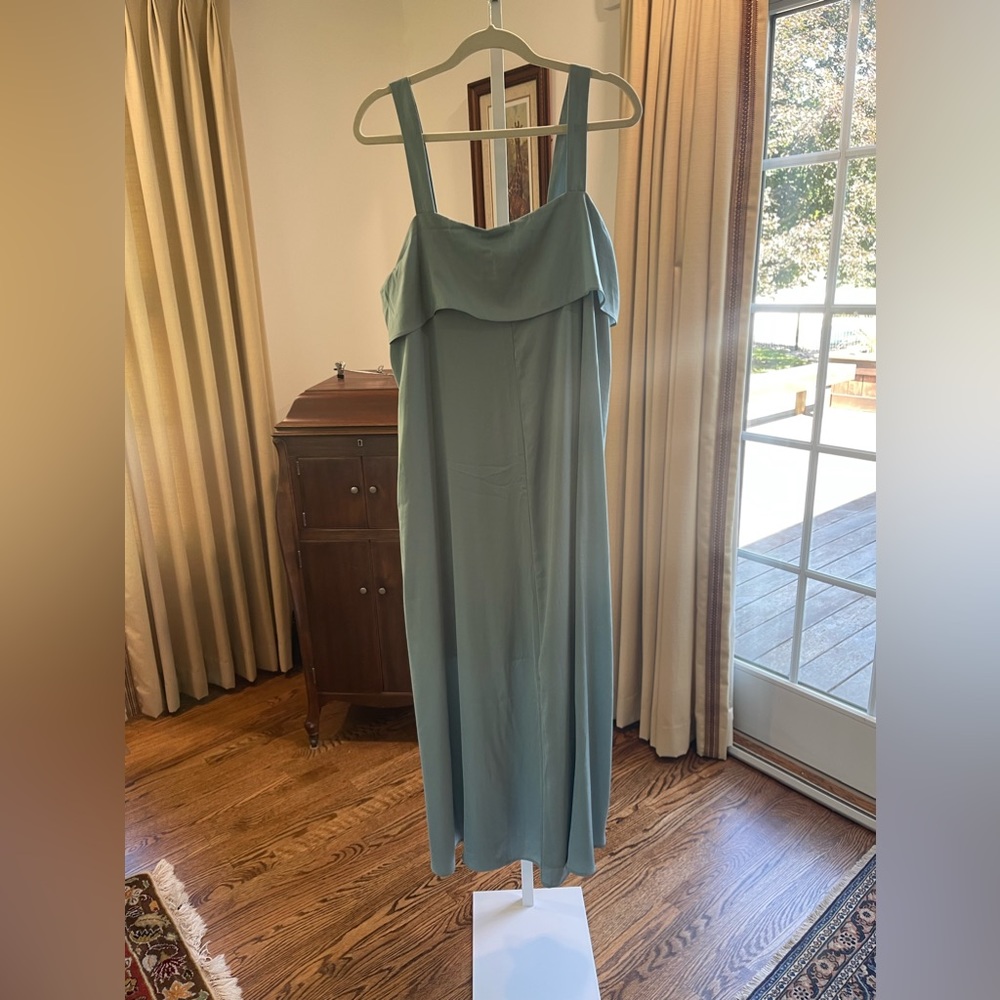 Banana republic sleeveless dress with a bow in the back